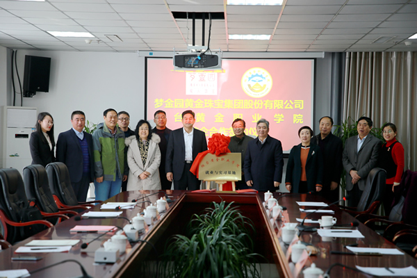 88a07faa7ec84b139ac8982bf73aa5d1